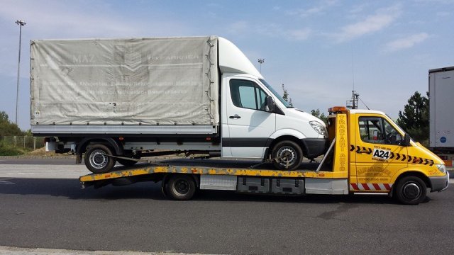 Tractari Autoutilitare, Camioane Satu Mare & Servicii de Asistenta Rutiera